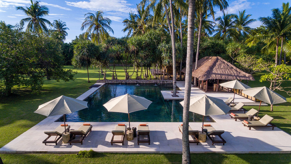 Sira Beach House - The pool